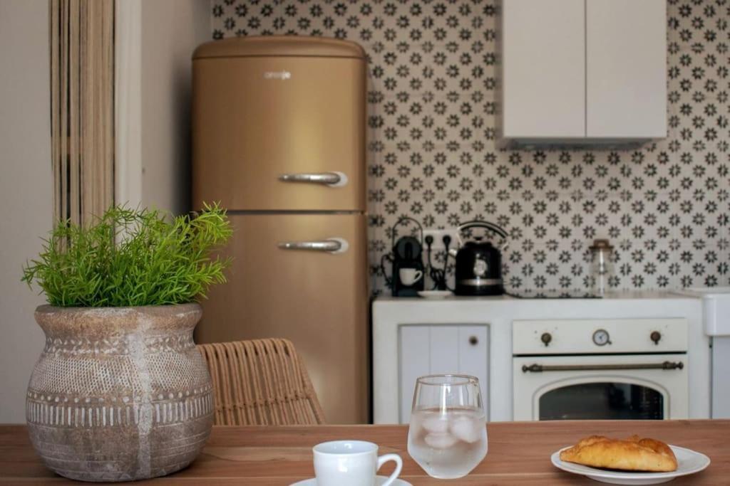 Aurora Apartment Pera Gyalos ภายนอก รูปภาพ