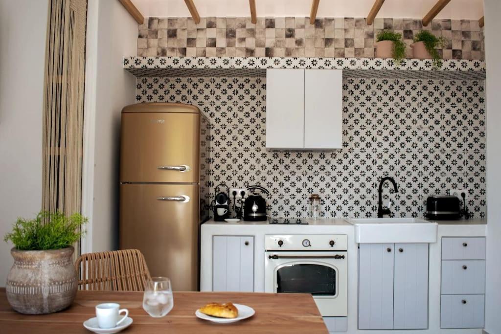 Aurora Apartment Pera Gyalos ภายนอก รูปภาพ